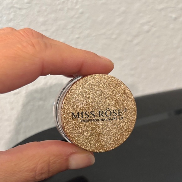 Other - Miss Rose Gold Glitter Loose Powder
